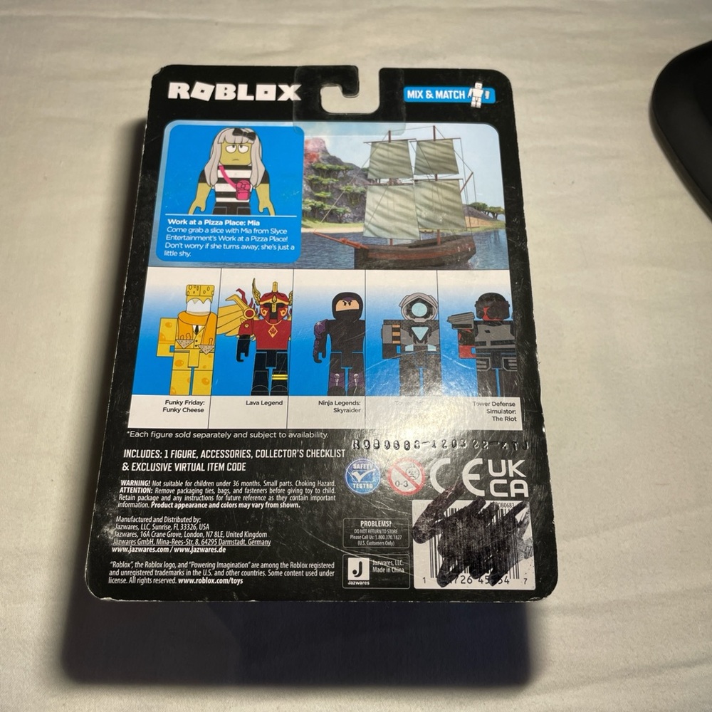 Roblox Collectible Figure - Blonde Character with Pink Accents - Picture 2 of 5